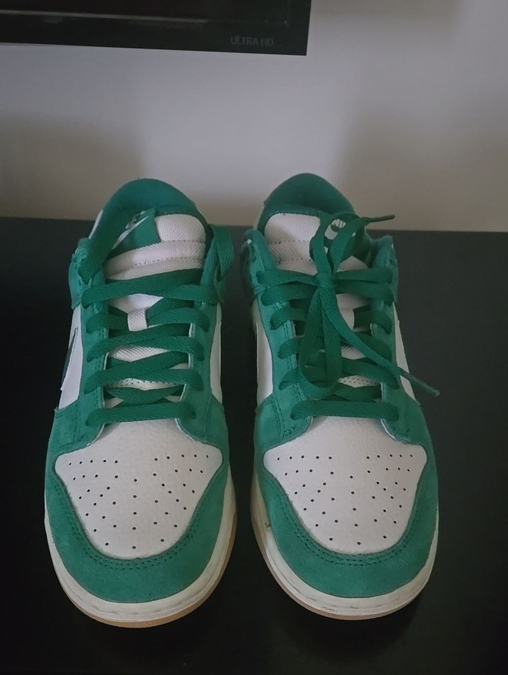 Nike Low-Top Sneakers in Teal Green and White - Picture 4 of 4